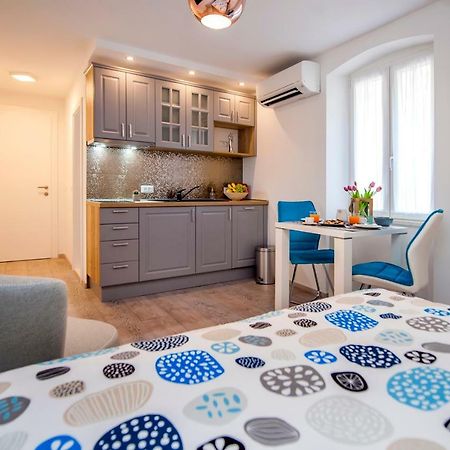 Studio Apartment Kris 罗维尼 外观 照片