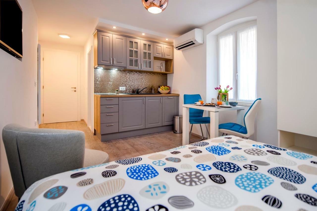 Studio Apartment Kris 罗维尼 外观 照片